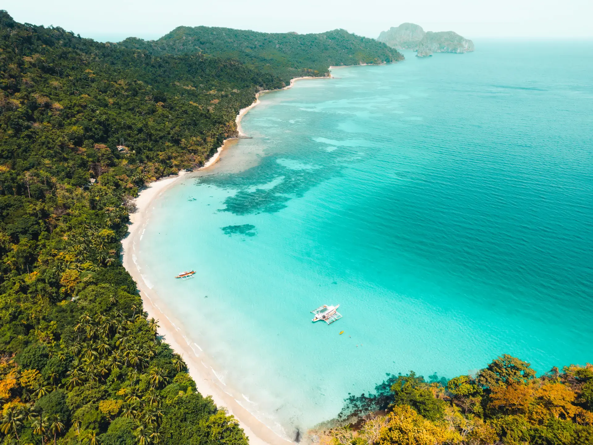 Limestone islands and turquoise waters in Palawan