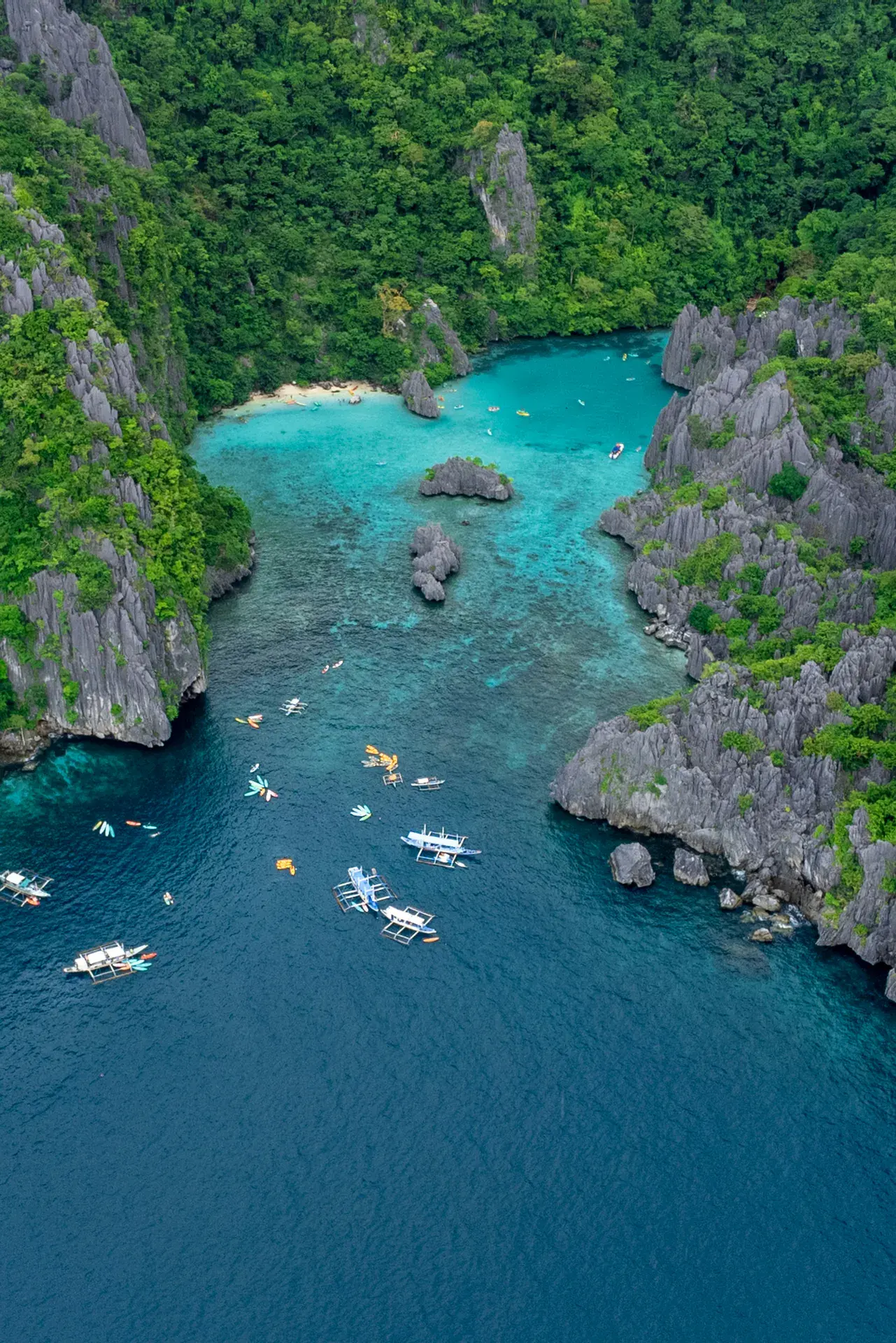 Cadlao Lagoon style scenery and calm water on El Nido Tour D